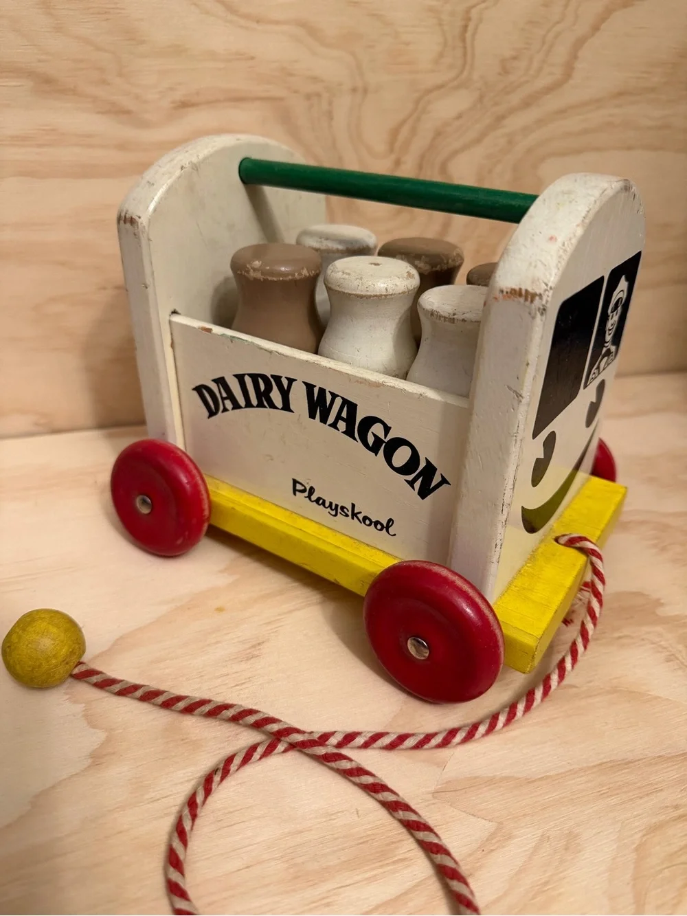 Playskool vintage 1959’s White & Red Dairy Wagon Pull Toy with all 6 milk bottle